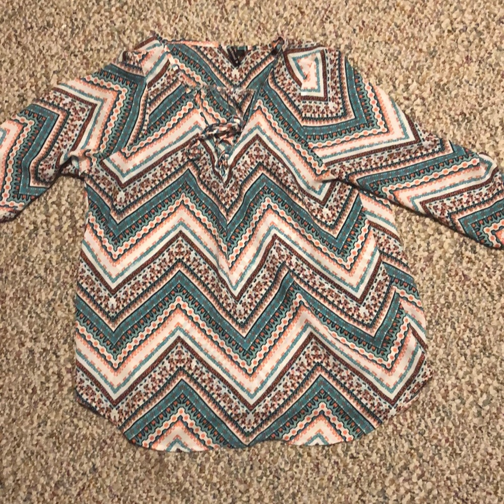 Beautiful 3/4 length sleeve top in EUC size large